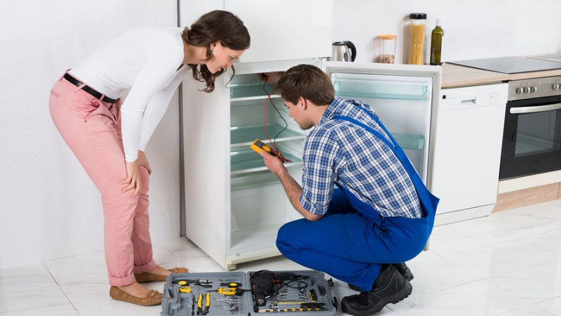 Cửa tủ lạnh đóng không khít, làm thế nào để khắc phục?