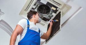 Cách vệ sinh máy lạnh âm trần sạch sâu đơn giản, ai cũng làm được