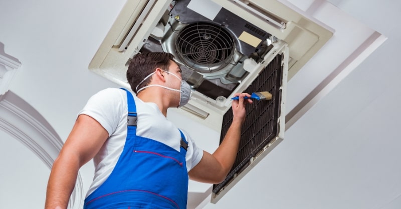 Cách vệ sinh máy lạnh âm trần sạch sâu đơn giản, ai cũng làm được