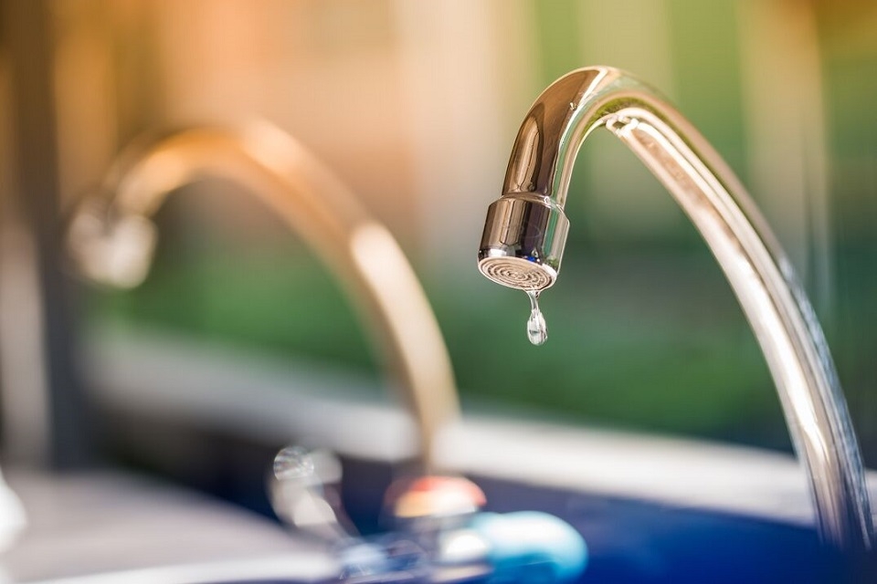 Dấu hiệu nhận biết máy lọc nước bị rỉ nước ở vòi