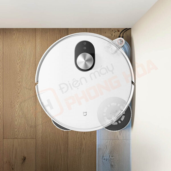 Làm sạch sát mép tường, góc khuất nhờ chổi và giẻ lau mở rộng linh hoạt.