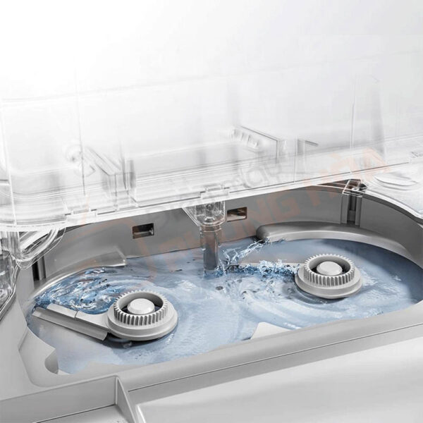 Dock sạc tự làm sạch đồng thời khi giặt giẻ, giữ đế luôn sạch và không mùi.