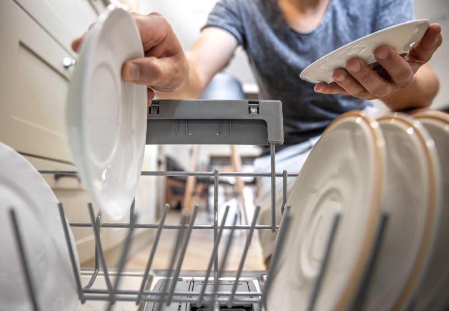 Mẹo sử dụng giúp máy rửa bát vận hành êm ái hơn